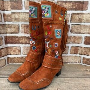 Source Unknown Embroidered Tan Moccasins